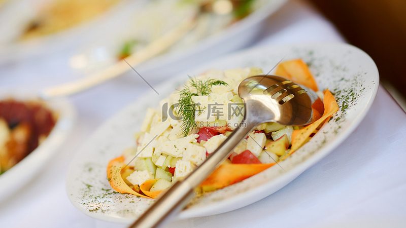 食品OEM代加工：揭秘其背后的优势与价值